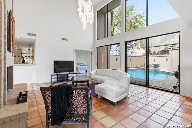 7609 N Songbird Property Photo 4