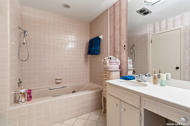 7609 N Songbird Property Photo 27