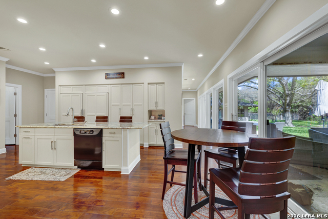 8 Trophy Property Photo 13