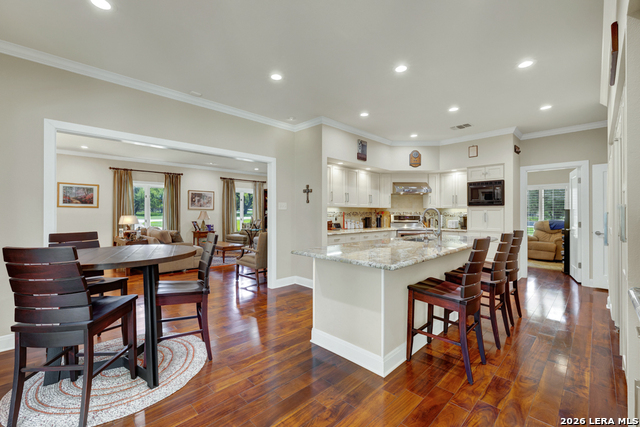 8 Trophy Property Photo 15