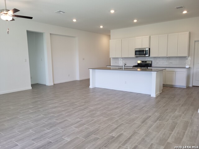 1233 Fox Wing Way Property Photo 4