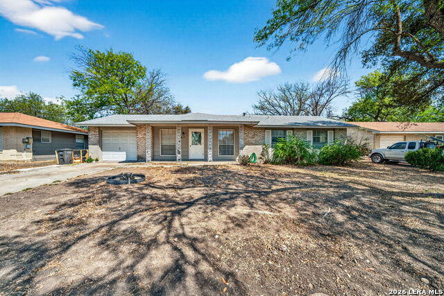 5827 Castle Brook Dr Property Photo 1