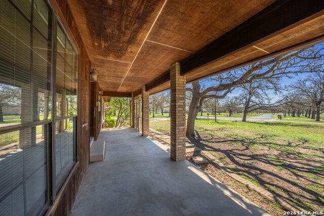 162 Oak Wood Rd Property Photo 4