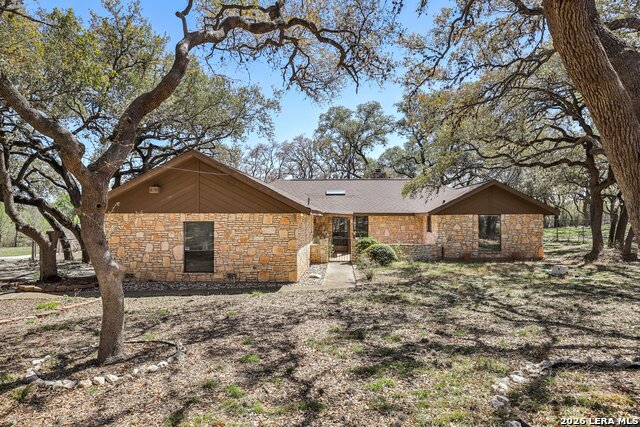 11810 Thoroughbred Property Photo 1