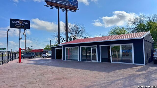 5602 S Interstate 35 Property Photo 2