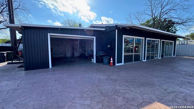 5602 S Interstate 35 Property Photo 5