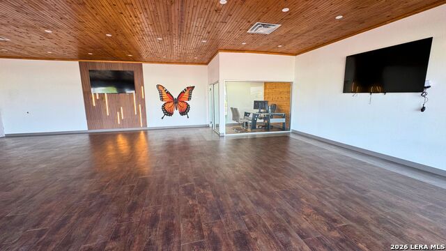 5602 S Interstate 35 Property Photo 7