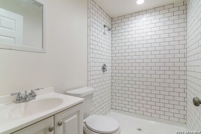 166 El Monte Property Photo 9