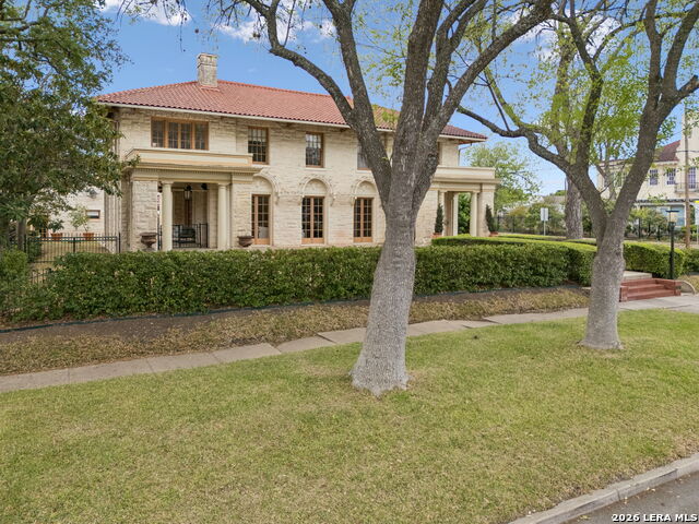 228 W Mulberry Ave Property Photo 3