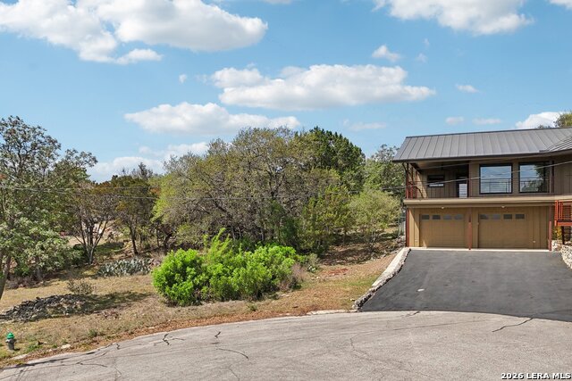 718 Starcrest Property Photo 5
