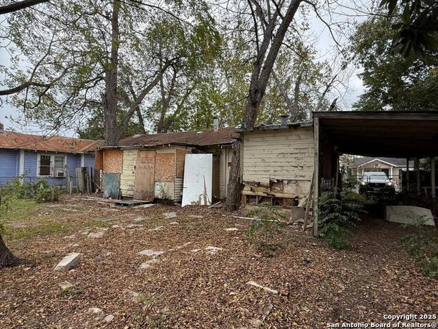 1033 Saldana Property Photo 8