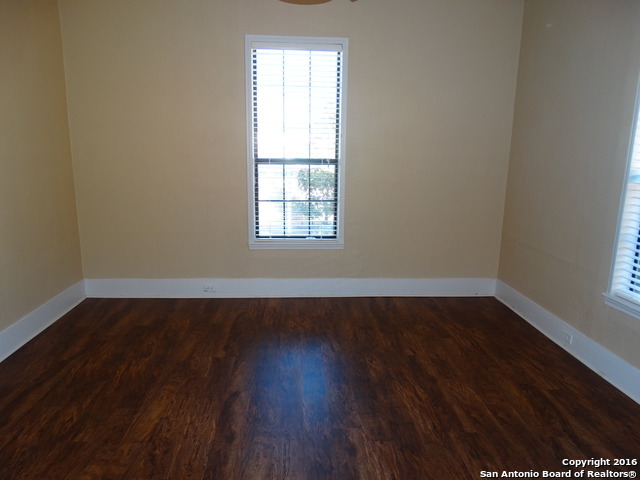 262 Ray Ave Property Photo 5