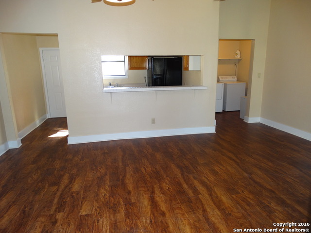 262 Ray Ave Property Photo 6
