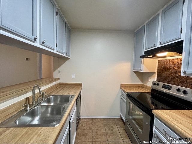 4803 Hamilton Wolfe Property Photo 6