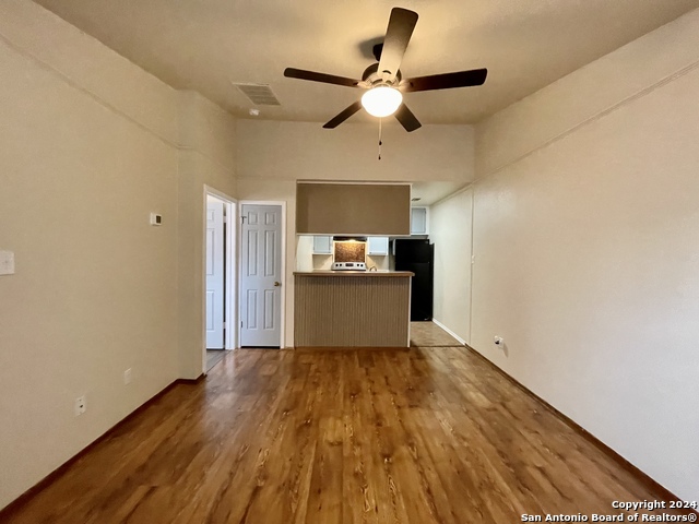 4803 Hamilton Wolfe Property Photo 7