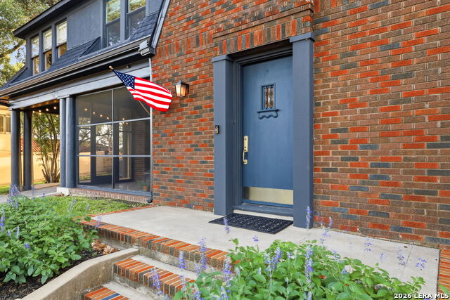 110 Henderson St Property Photo 4