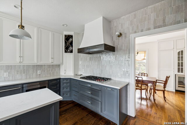 110 Henderson St Property Photo 12