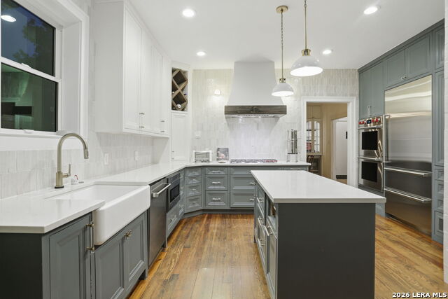 110 Henderson St Property Photo 13