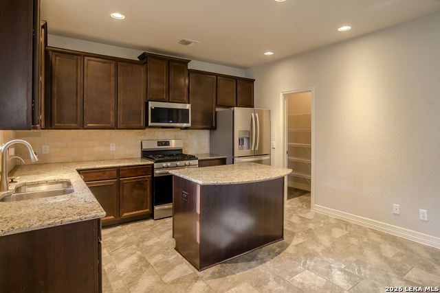 1306 Begonia Property Photo 3