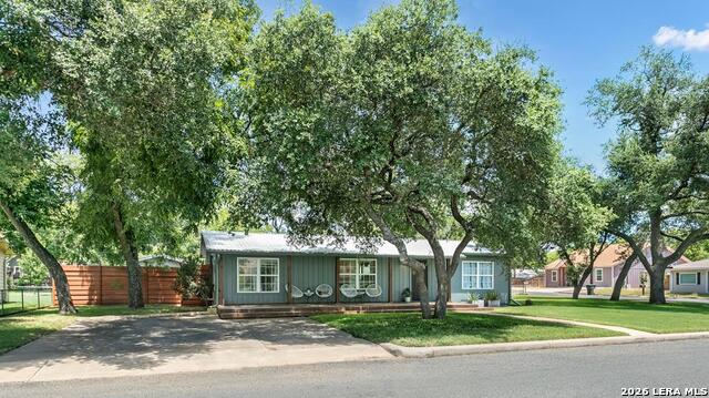 912 Apple Property Photo 1
