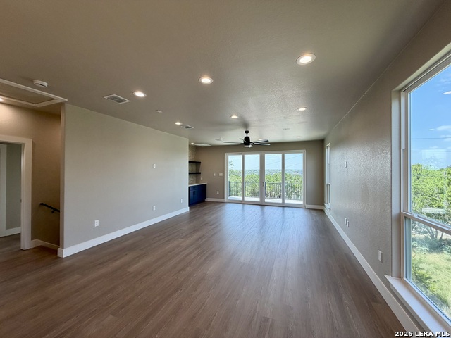 748 Riviera Dr Property Photo 6