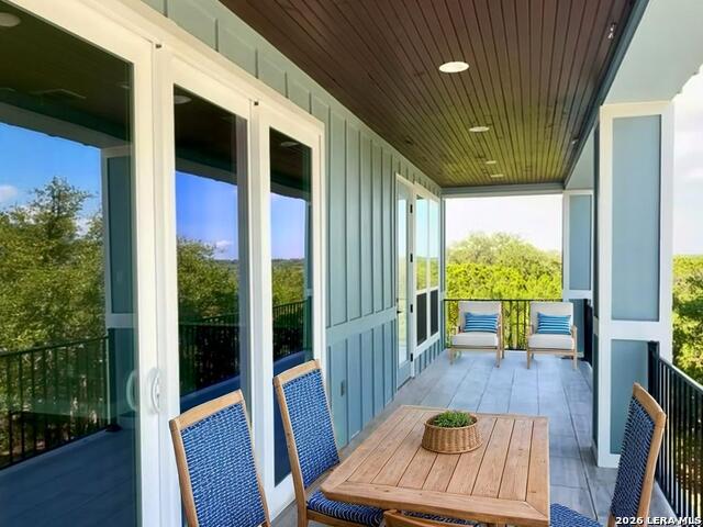748 Riviera Dr Property Photo 7