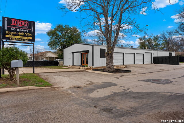 2610 Memorial Blvd Property Photo 3
