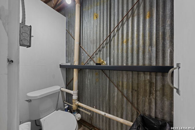 2610 Memorial Blvd Property Photo 10