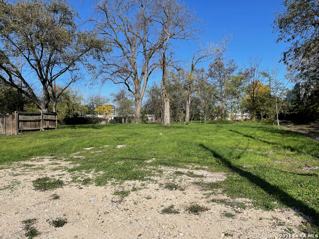 419 Milam Property Photo 5