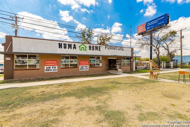 1950 N Panam Expressway Property Photo 2