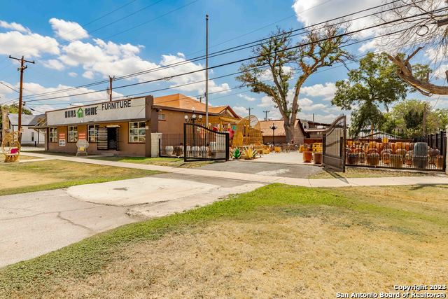 1950 N Panam Expressway Property Photo 14