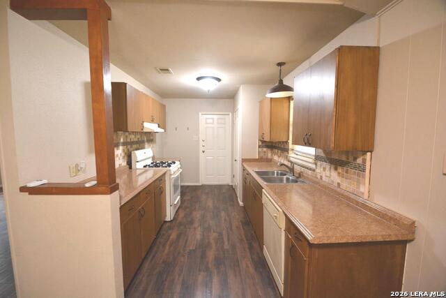823 Highgate Property Photo 3
