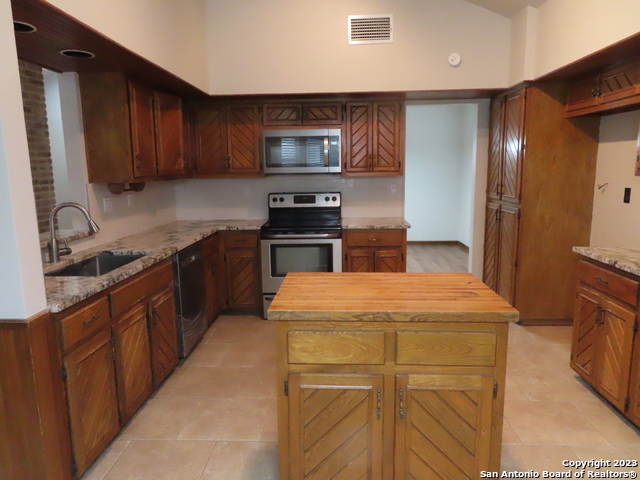 9207 Lasater St. Property Photo 8
