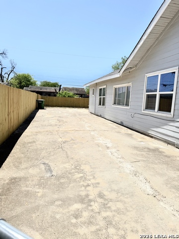 1214 W Winnipeg Property Photo 5