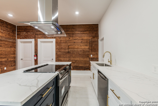 121 Highland Property Photo 12