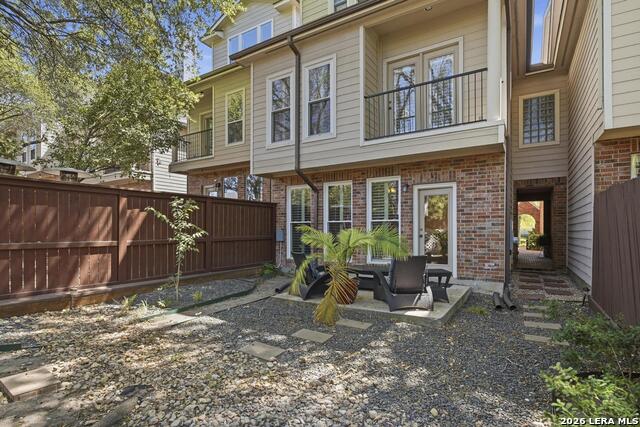 145 Elizabeth Property Photo 4