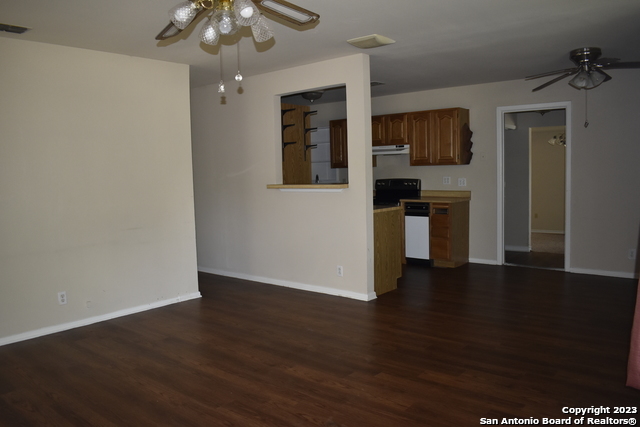 5026 Benham Dr Property Photo 3