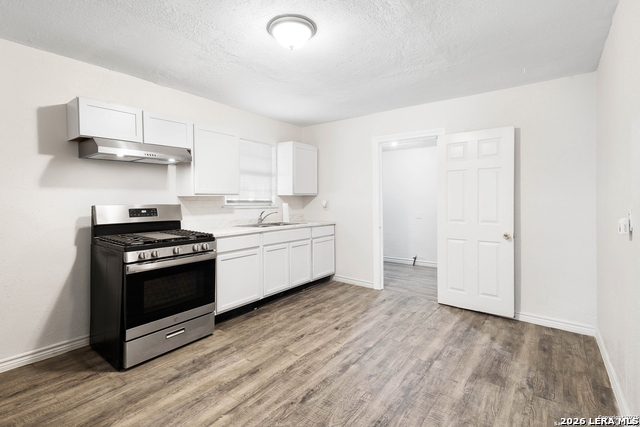 433 Azucena St Property Photo 4