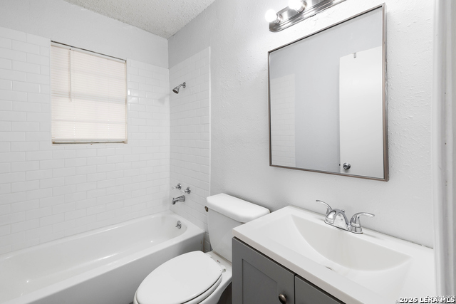 433 Azucena St Property Photo 6