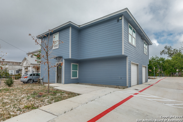 1835 W Poplar Property Photo 2