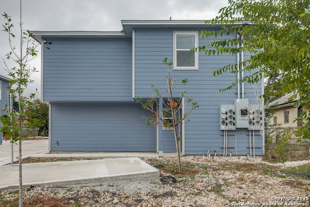 1835 W Poplar Property Photo 3