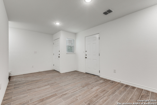 1835 W Poplar Property Photo 4