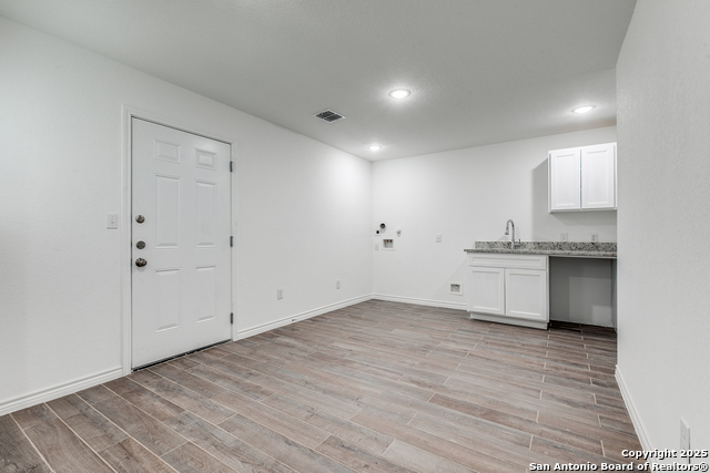 1835 W Poplar Property Photo 5