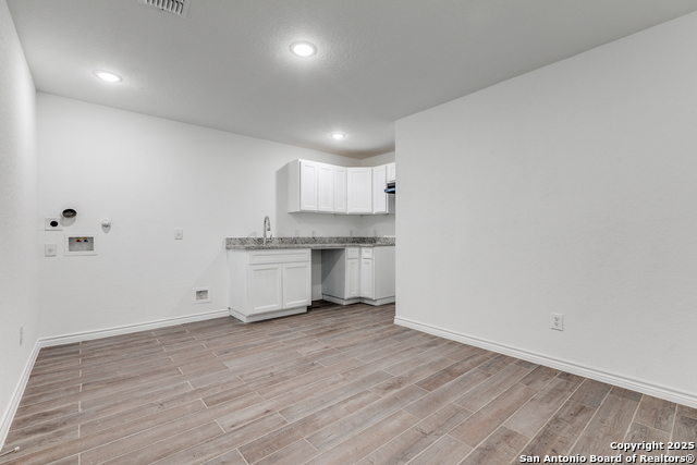 1835 W Poplar Property Photo 6