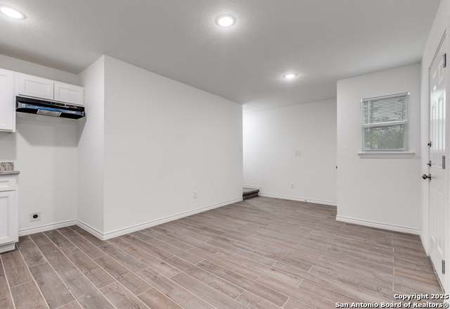 1835 W Poplar Property Photo 8