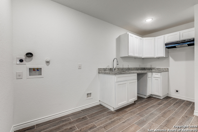 1835 W Poplar Property Photo 9
