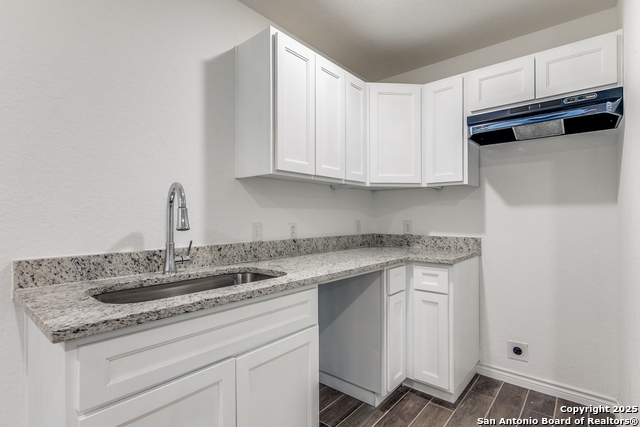1835 W Poplar Property Photo 10