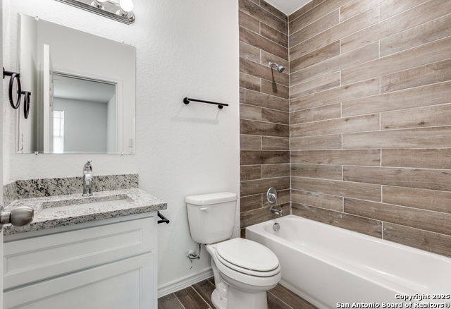 1835 W Poplar Property Photo 24