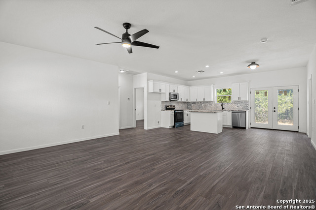 1130 Greenhill Dr Property Photo 4