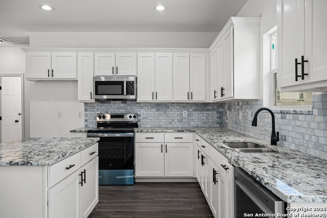 1130 Greenhill Dr Property Photo 8
